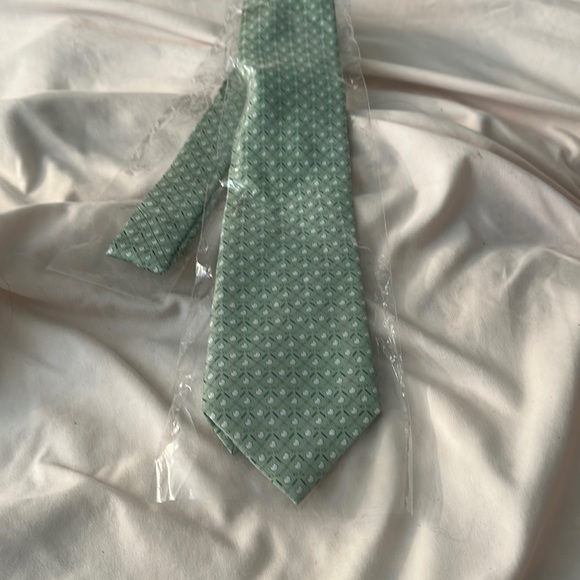 Vineyard Vines Other - Husband did not like the tie